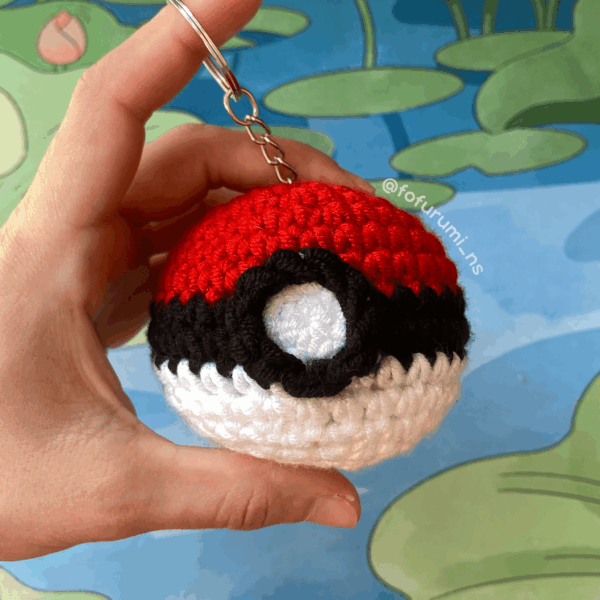 comprar amigurumi pronto chaveiro pokébola pokémon