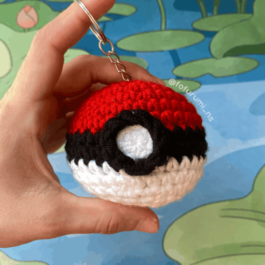 comprar amigurumi pronto chaveiro pokébola pokémon