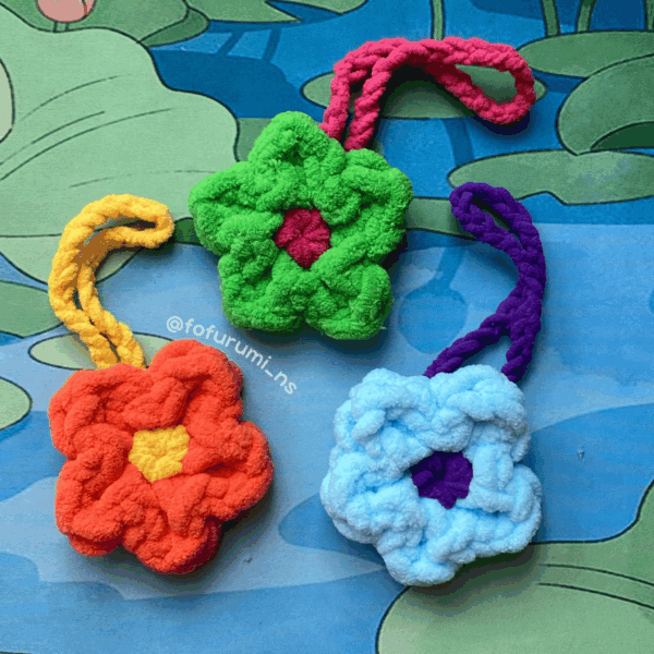 comprar amigurumi pronto bag charm flor crochê
